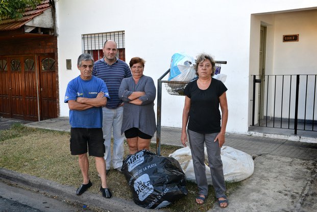 Vecinos movilizados por la basura que nadie retira