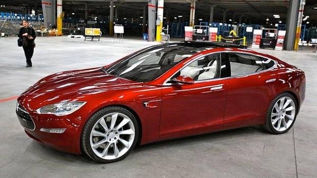 Tesla presenta su modelo de auto eléctrico “masivo”