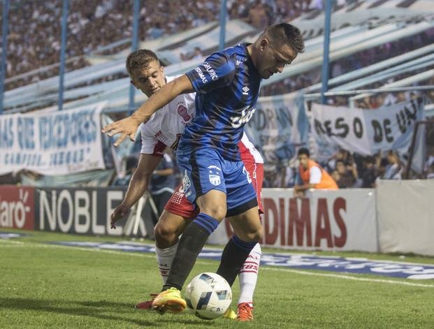Atl. Tucumán venció a Huracán y se pegó a Lanús