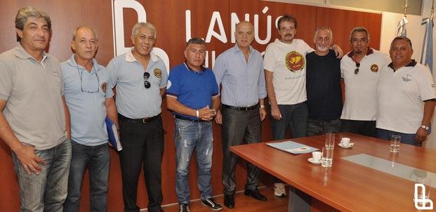 Grindetti junto a ex combatientes de Malvinas