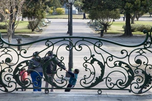 Un adolescente fue apuñalado en el pecho en Plaza San Martín