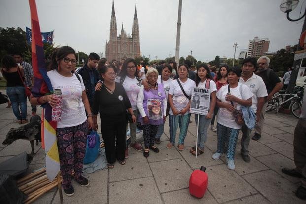 Un clima crispado en el Concejo, entre gritos, insultos y protestas