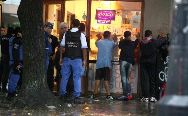 Terror en Plaza San Martín: un chico apuñalado en plena tarde