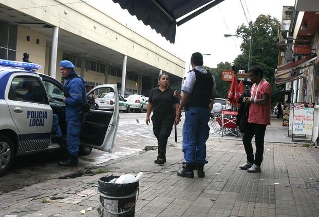 Le clavan un destornillador para asaltarlo cerca de la Terminal