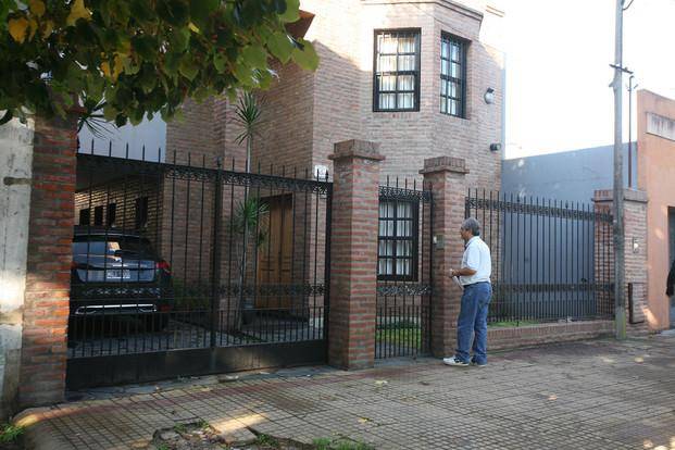 Delincuentes ataron, golpearon y asaltaron a una familia en su casa