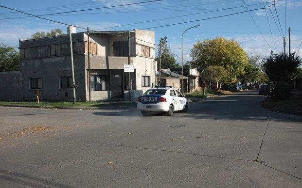 Una docente pelea por su vida en Berisso: le dispararon en el pecho