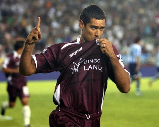 Lanús gana, gusta y golea