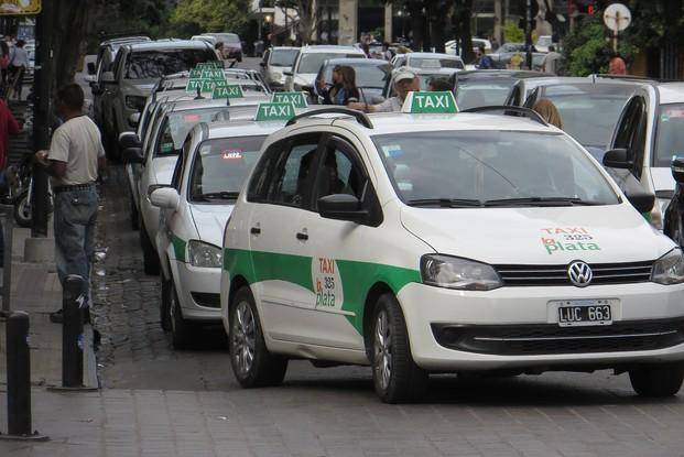 Taxistas piden "cuánto antes" un aumento de tarifas
