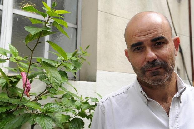 El argentino Eduardo Sacheri ganó el premio Alfaguara