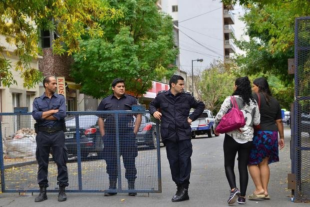 En La Plata ya casi no quedan porteros que adhieran al paro