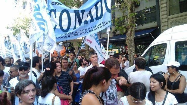 Docentes universitarios: 40% de aumento o un nuevo paro