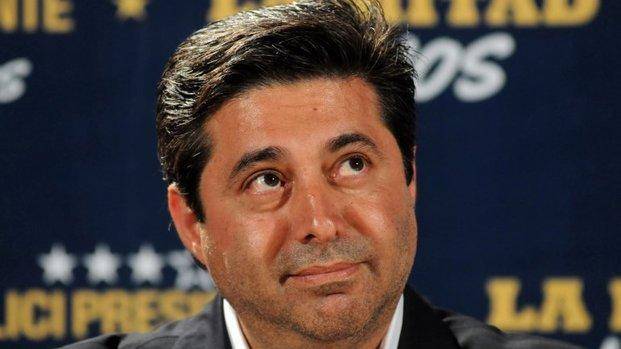 Angelici entre apoyos e insultos por el proyecto sobre la nueva Bombonera
