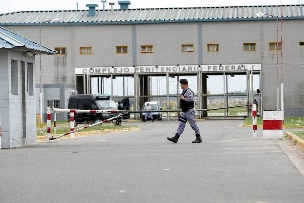 Al penal de Ezeiza, con varias caras conocidas