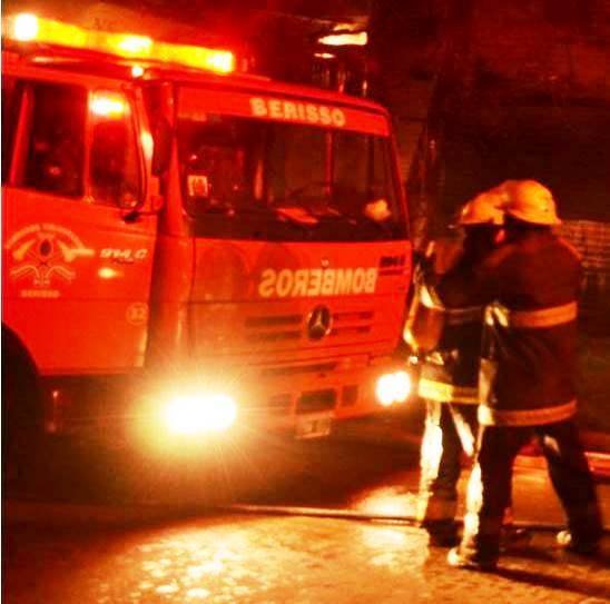 Un incendio destruyó una casa en Berisso