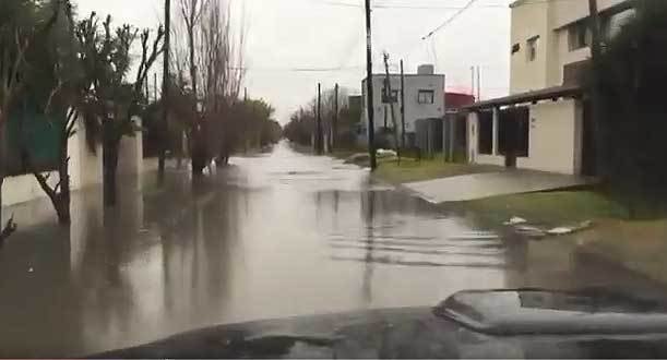 Calles anegadas en Villa Castells