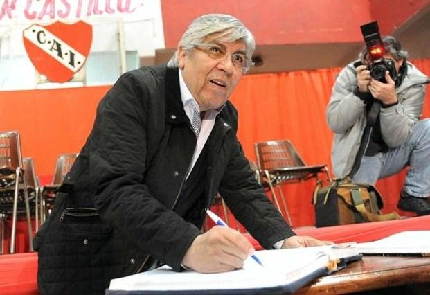 Moyano se mete de lleno en la discusión por el Fútbol para Todos