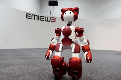 Hitachi presentó un robot que atiende al público