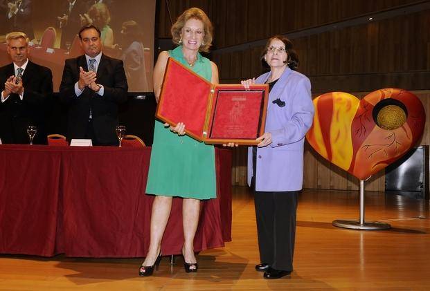 Distinción  a Hilda Molina