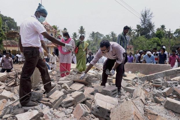Al menos 150 muertos y 350 heridos al explotar un templo religioso