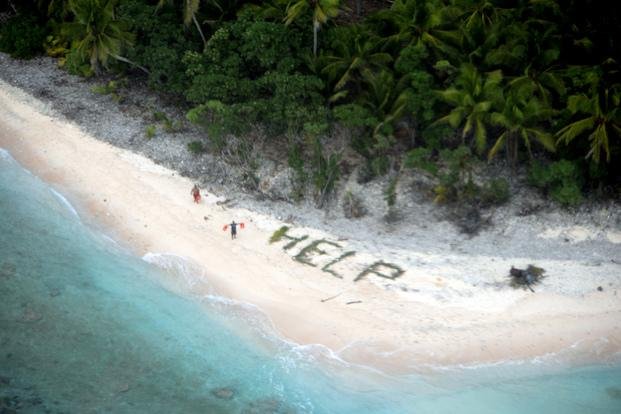 En una isla desierta pidieron ayuda con hojas de palmera y se salvaron