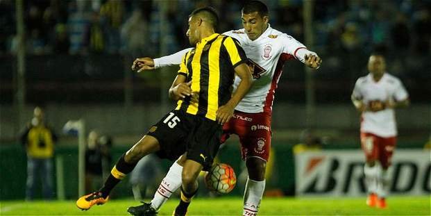 Huracán buscará acercarse a la clasificación ante Peñarol