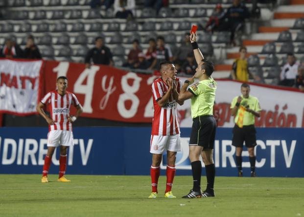 ¿Auzqui reaccionó ante un insulto del árbitro?