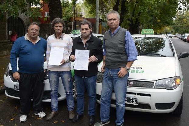 Buscan frenar el avance de Uber en la Ciudad