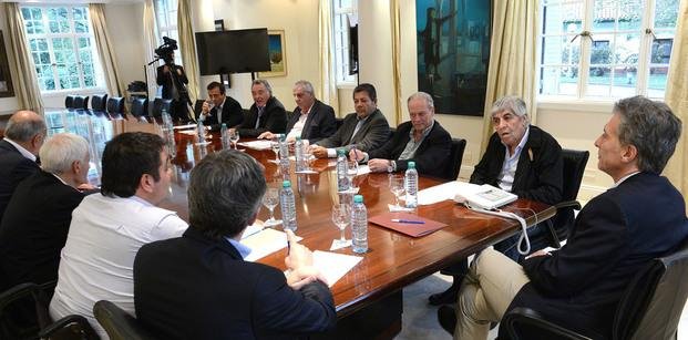 Macri les confirmó a las CGT que Ganancias quedará para el 2017