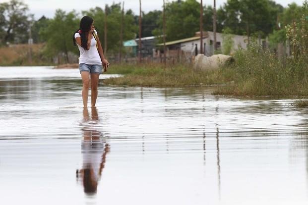 Cientos de pueblos aislados por las inundaciones mientras sigue lloviendo en todo el Litoral