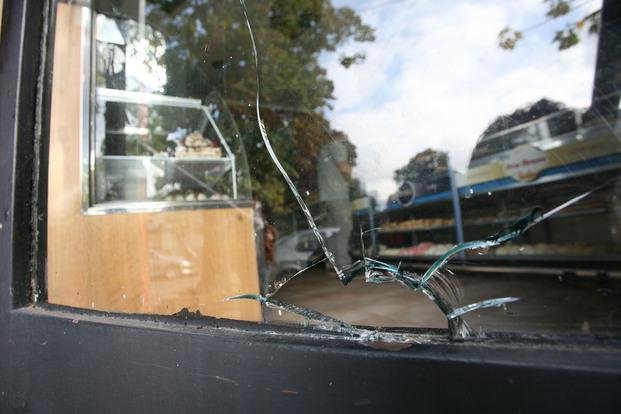 Asaltó una panadería y en la fuga efectuó un disparo hacia el local