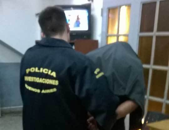 Detuvieron en Villa Elvira a un hombre acusado de violar a su hijo