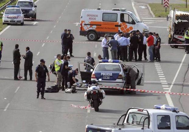 Absolvieron a los 14 acusados de asaltar un blindado y asesinar a dos policías