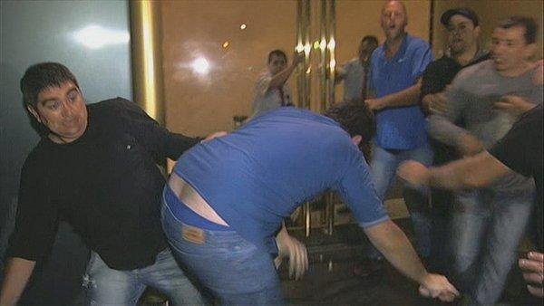 Un defensor de Uber recibió una feroz golpiza de taxistas