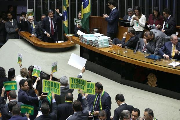 Tensión en Brasil: ya se discute el inicio del juicio político a Dilma