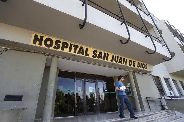Apuñaló a su ex mujer y trató de matarse: agoniza