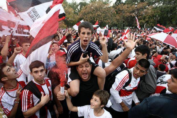 Autorizan a hinchas de River a acompañar a su equipo a Bahia, pero como "neutrales"
