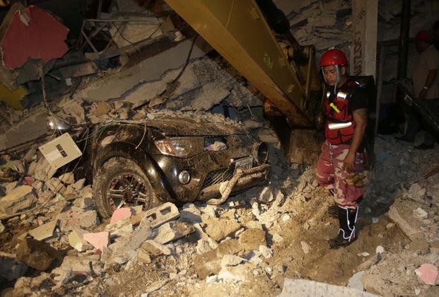 Ya son 246 los muertos por terremoto en Ecuador