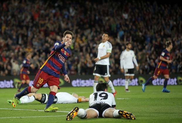 Messi llegó al gol 500 en un  momento delicado del Barsa