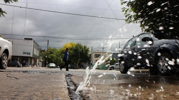 Arman un mapa con las pérdidas de agua en la Ciudad