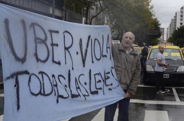Taxistas trabajan con la UNLP para tener su propia aplicación de viajes