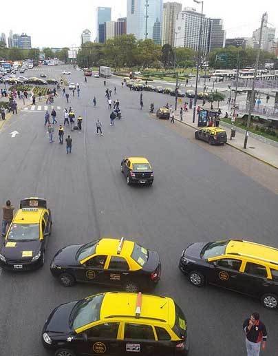 Taxistas se manifestaron frente a la sede del gobierno porteño