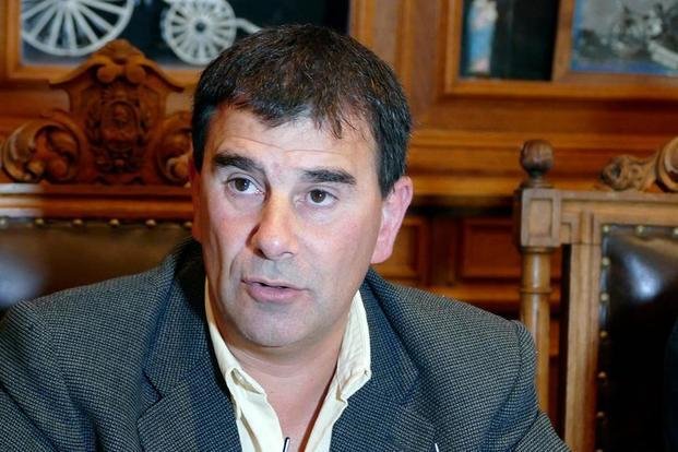 Ahora, el intendente de Azul decidió dar marcha atrás con el aumento de su sueldo