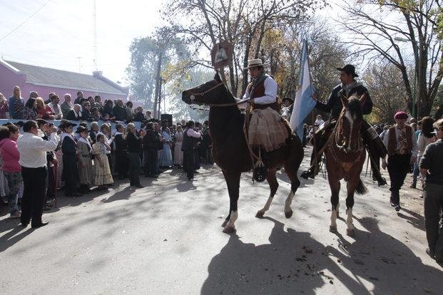 Festejos por aniversarios de Etcheverry y Villa Elvira