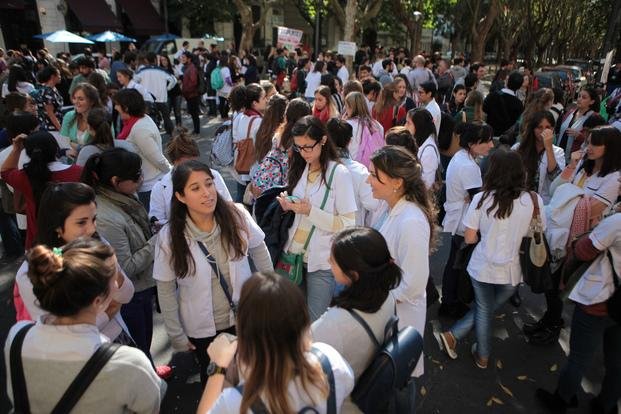 Médicos bonaerenses cumplen última jornada de un paro de 72 horas