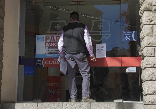 Bancos: de madrugada levantaron el paro