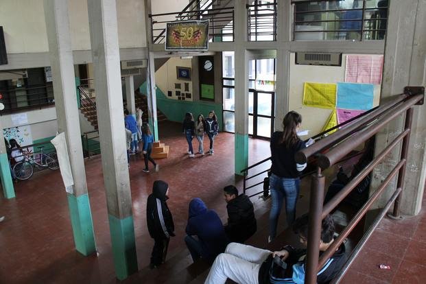 Denuncian que hay peligro de derrumbe en Media 3 de Los Hornos