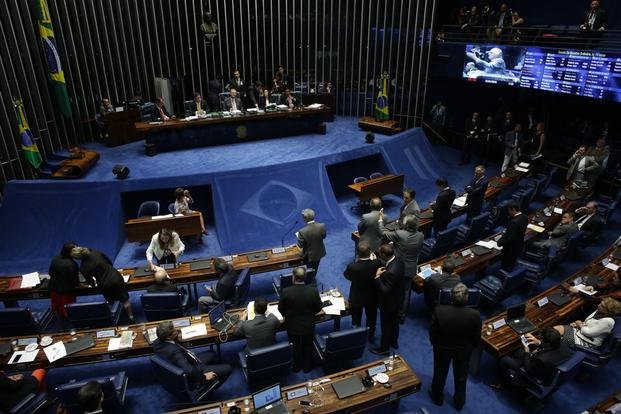 El Senado da el primer paso hacia una eventual destitución de Dilma