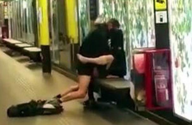 Los detienen por tener sexo en el subte de Barcelona