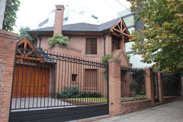 La banda de “polichorros” ahora asaltó al dueño de una concesionaria de autos