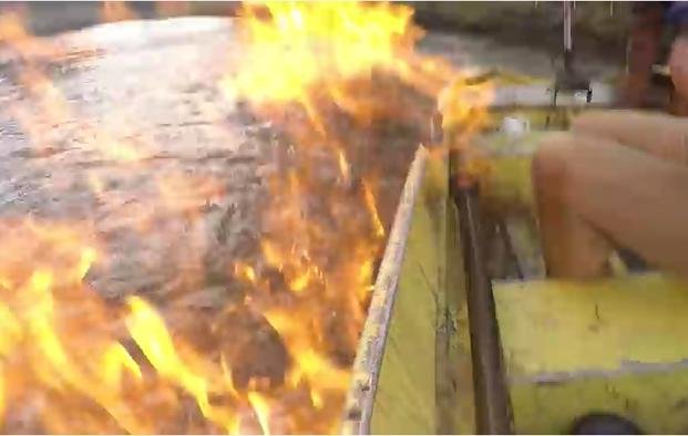 Por el fracking, un río se prende fuego en Australia